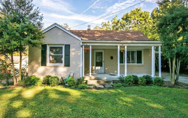 Charming 2br/1.5ba East Nashville Home by Domio