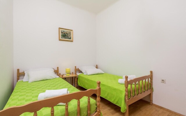 Beautiful Apartment in Omisalj With 1 Bedrooms and Wifi