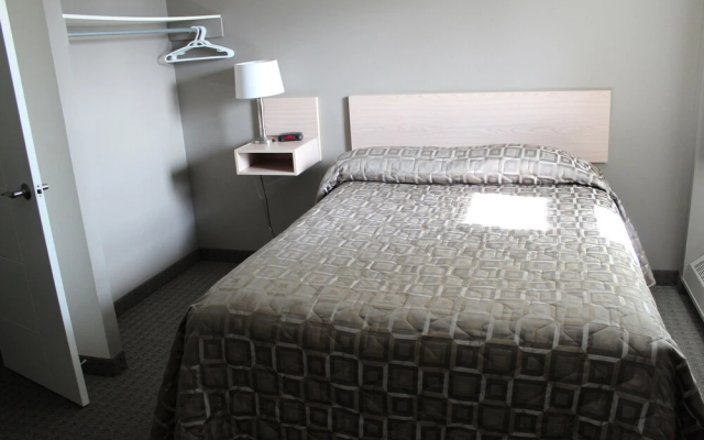 Arbour Ridge Inn & Suites