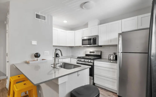 Stylish 1BR Near UT Highland Evonify