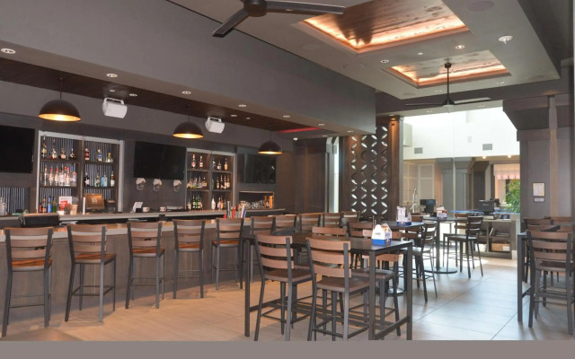 Embassy Suites by Hilton Kansas City Olathe
