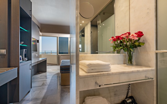 Kyma Suites Beach Hotel