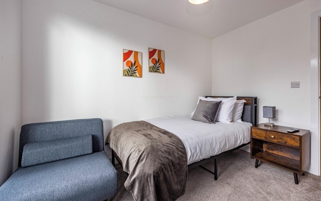 3 Riverside Mews