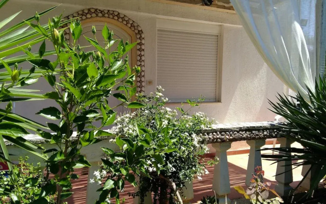 Luxury Cozy Villa With Garden Near The Sea
