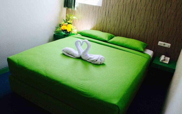 RedDoorz Plus near Pelabuhan Makassar