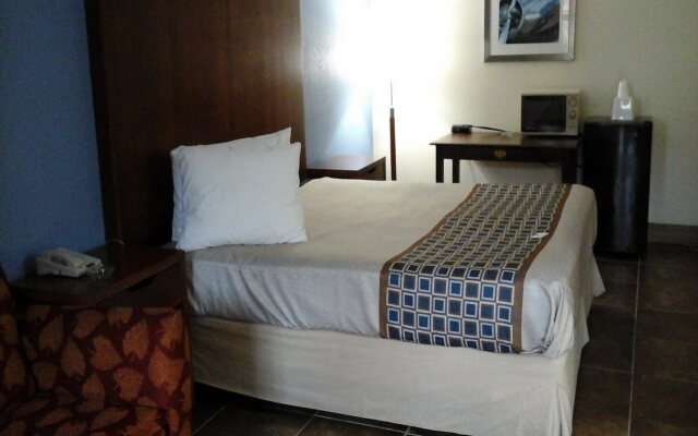 Knights Inn - Lithonia