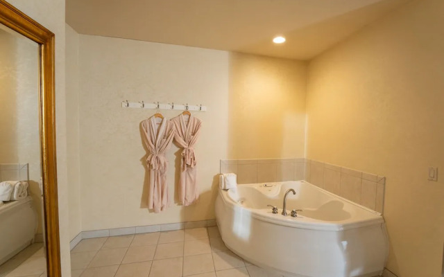 Silverland Inn and Suites