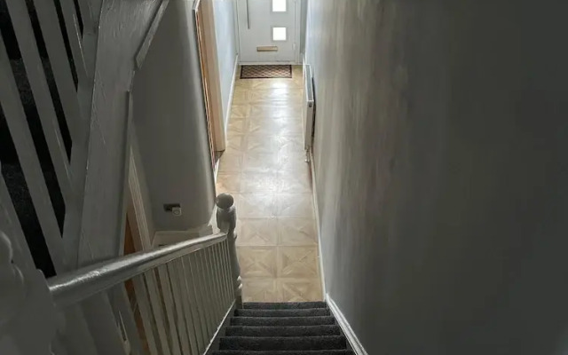 Cozy Manchester House - Stay With Host Onsite