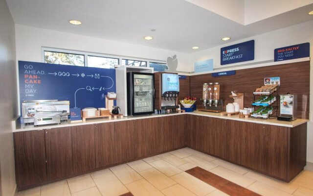 Holiday Inn Express Hotel & Suites Charleston-North by IHG