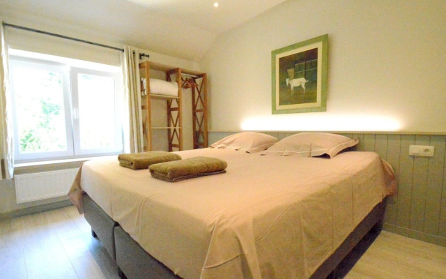 Child Friendly Holiday Home in Bouillon near River