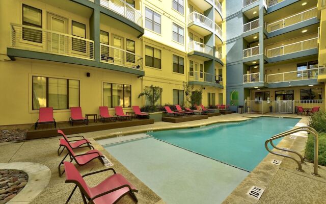 StayLo Luxury 1 Bedroom Apartment