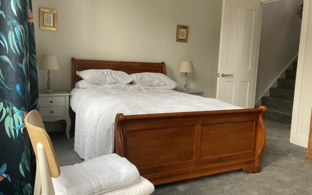 Very Large and Splendid Terrace House in London