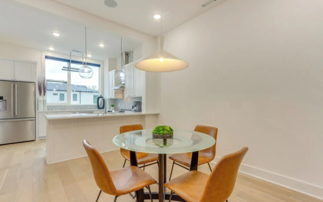 Near Downtown: Luxury Townhome in Bentonville!