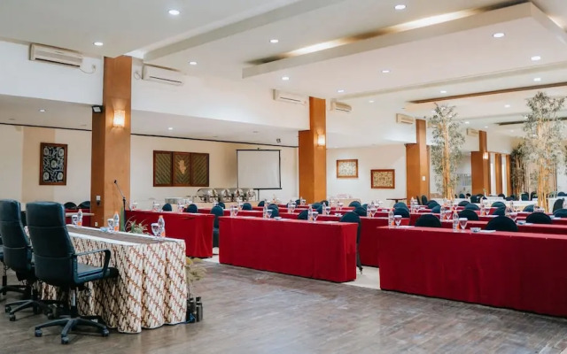 Tuwuh Hotel at Kayutangan