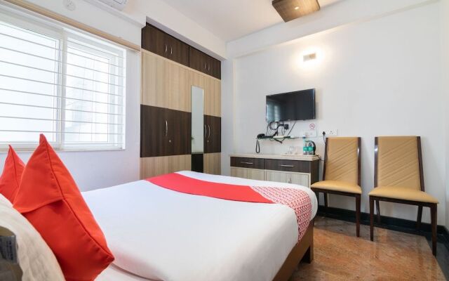 OYO 4428 Central Platinum Suites