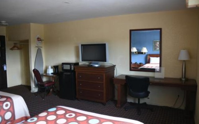 Super 8 Motel - Weymouth/boston Area