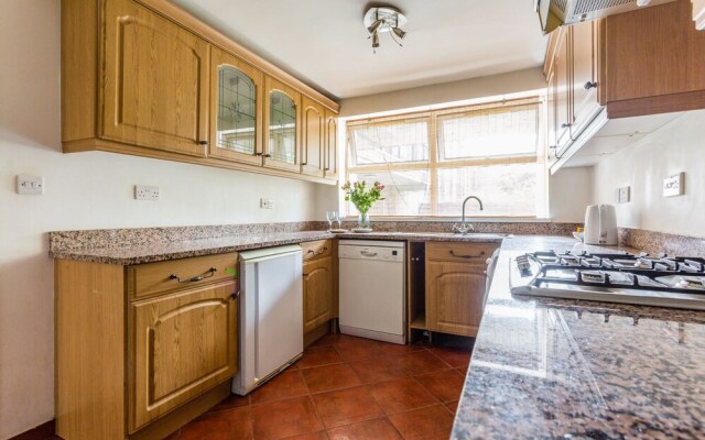 2 Bedroom Flat In Hammersmith Near The Thames