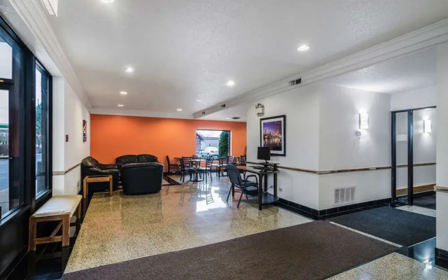 Motel 6 Libertyville, IL