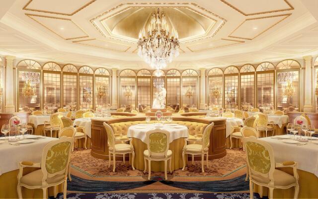 Disneyland® Hotel