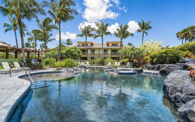 Waikoloa Beach S E32 2 Bedroom Condo by RedAwning