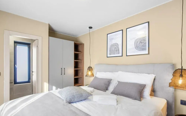 Luxury Apartment With Private Swimming Pool