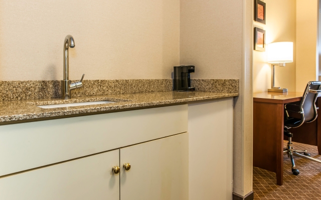 Comfort Suites Columbus East Broad