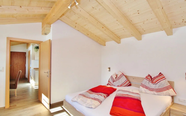 Sunlit Apartment near Ski Area in Hollersbach im Pinzgau