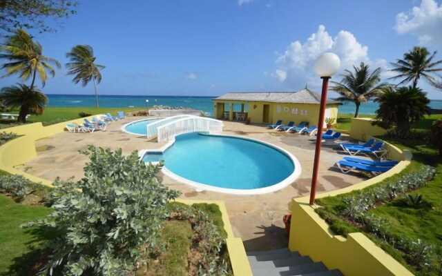 Coconuts Seafront 2BR, Ocho Rios