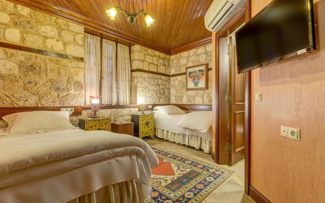 Kaucuk Hotel