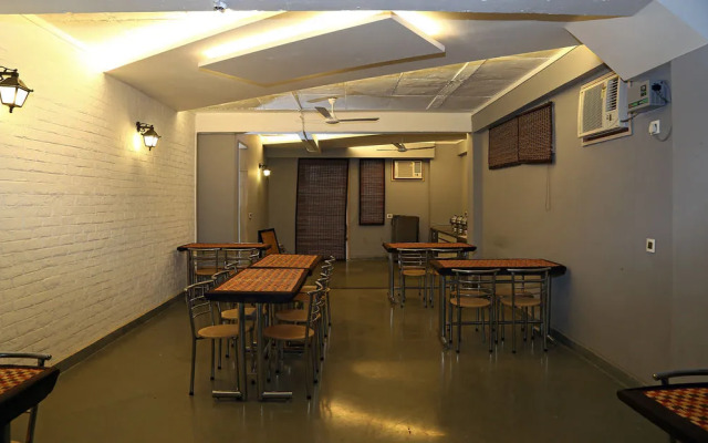 FabHotel Huda Sushant Lok