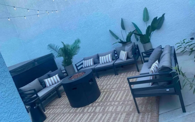 Hollywood Hills Sunset Strip Home w Hottub