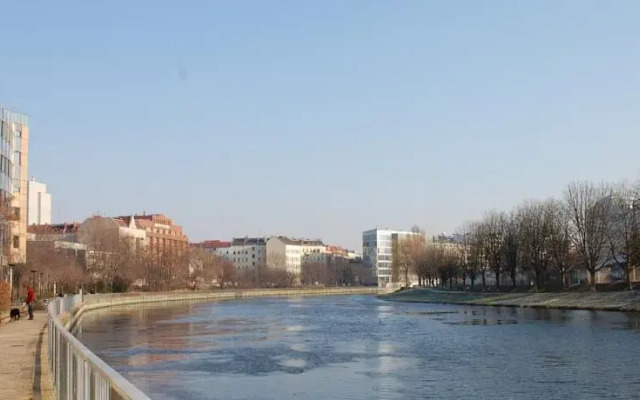 Luxury Design Apartment with Spree View