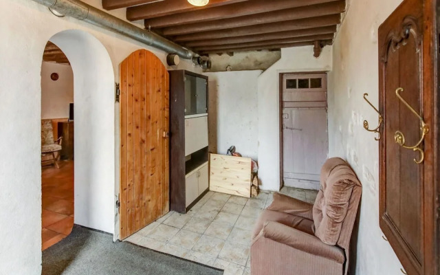 Traditional Holiday Home in Brinon sur Beuvron