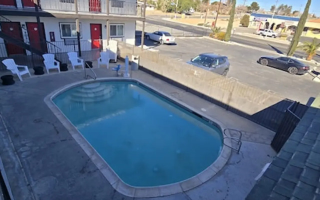 Hotel Avenida Victorville I 15