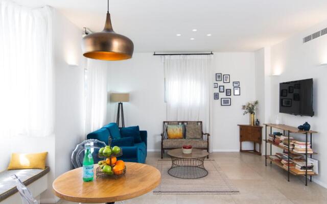 Rabin Square by TLV2RENT