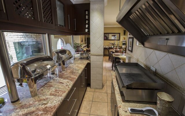 Le Cozmo Guest House