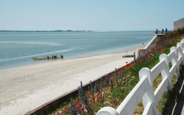 Flat on the Beach With Pool in Le Crotoy