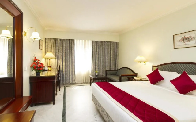 OYO Premium Majestic Freedom Park