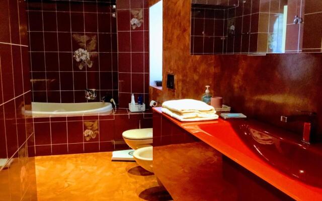 Central lakefront apartment