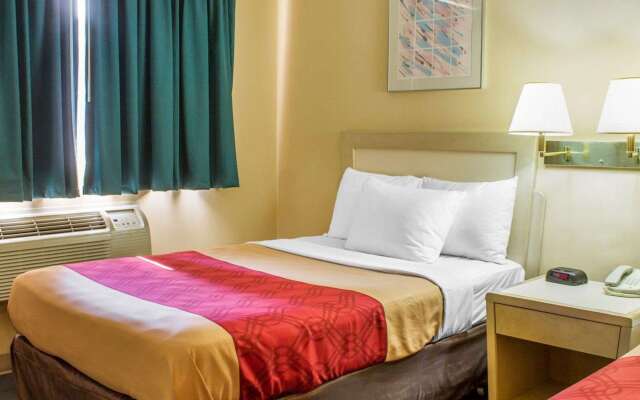 Econo Lodge Drums