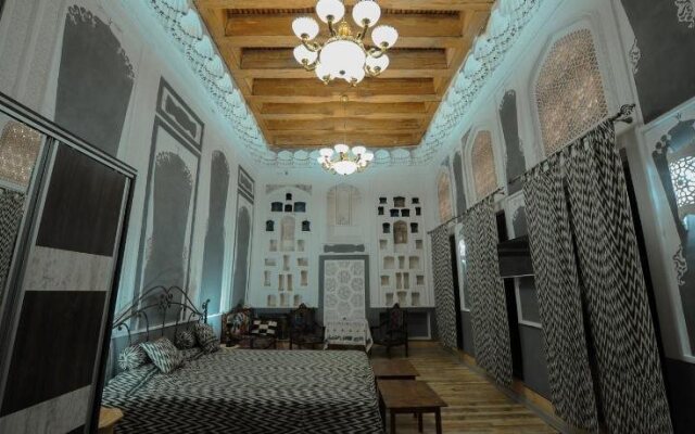 Bibi-Khanym Hotel