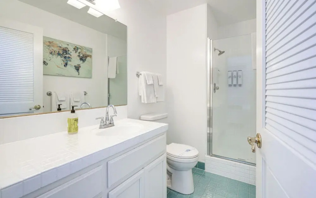 Swim, Golf & Relax: Luxe Townhome in Aptos