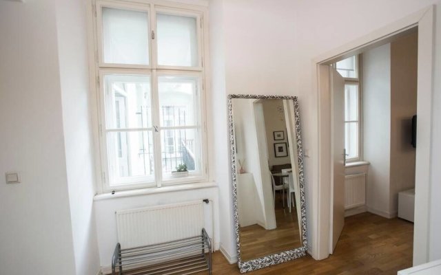 Beautiful Apartment Near Charles Bridge