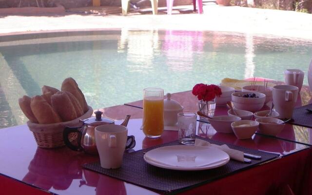 Welcome to Grenadine Double Bedroom and Spacious Garden With Swimming Pool