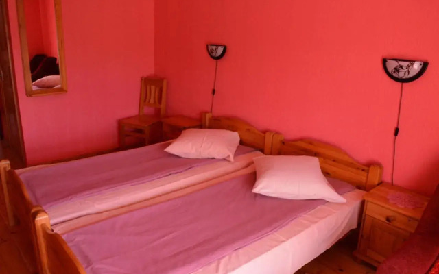 Viesu Nams Pupoli