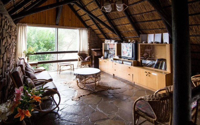 Etusis Lodge