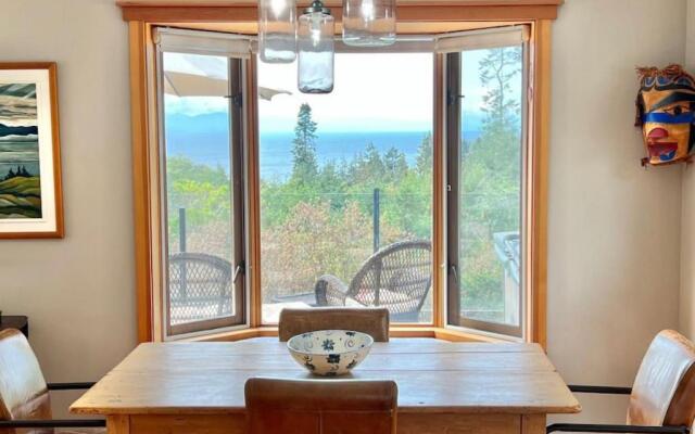 Beautiful 2 bedroom home with ocean and sunset views