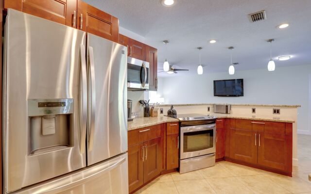 Spacious Largo Retreat: Private Pool & Yard!