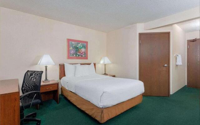 Norwood Inn & Suites Indianapolis