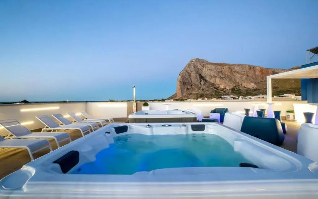 Hotel Sundeck